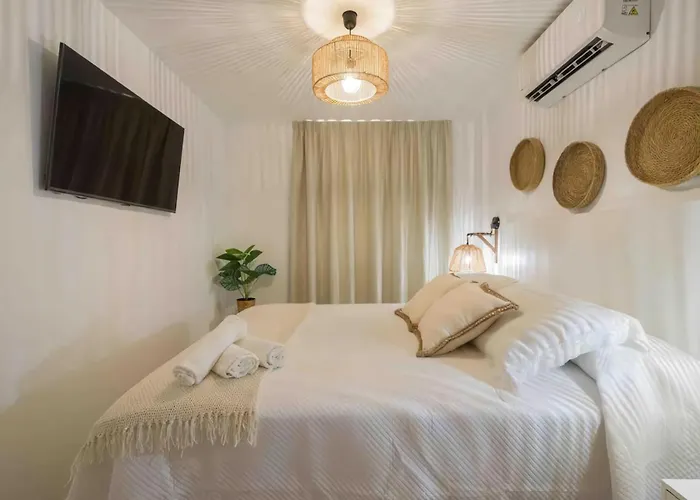 Elefantes, Playa Del Ingles At 3 Mins Distance *