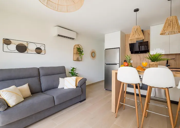 Elefantes, Playa Del Ingles At 3 Mins Distance *