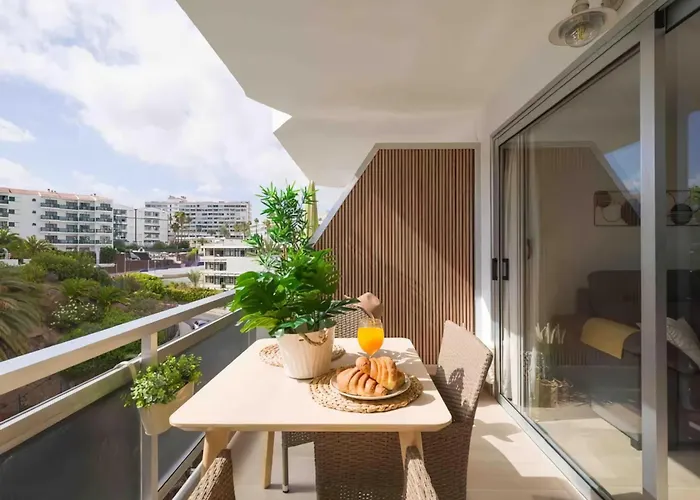 Elefantes, Playa Del Ingles At 3 Mins Distance *